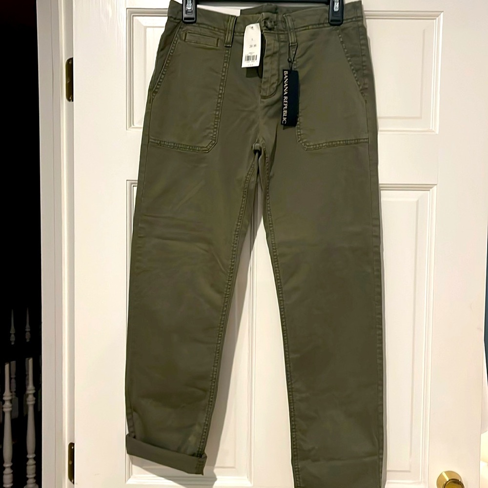 Olive colored Banana republic boyfriend chino